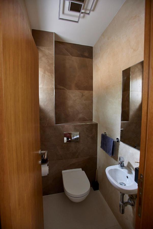 L&L Luxury Apartment 1 Donji Okrug  Exteriör bild